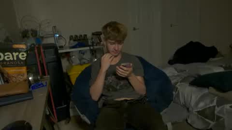 Snapshot of twinktools chatting on 10/04/25, 01:53 shytwink online show from 10/04/25, 01:53