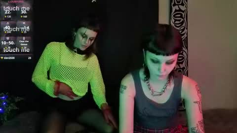 Snapshot of twins_terror chatting on 11/21/25, 03:22 Sin and Skin online show from 11/21/25, 03:22