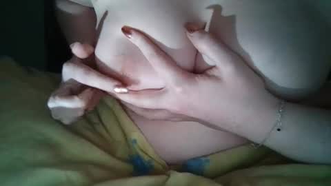 Snapshot of twixie33 chatting on 01/26/25, 03:27 twixie33 online show from 01/26/25, 03:27