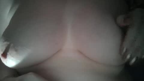 Snapshot of twixie33 chatting on 01/29/25, 02:09 twixie33 online show from 01/29/25, 02:09