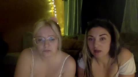 two_broke_girlz online show from 04/03/26, 03:04