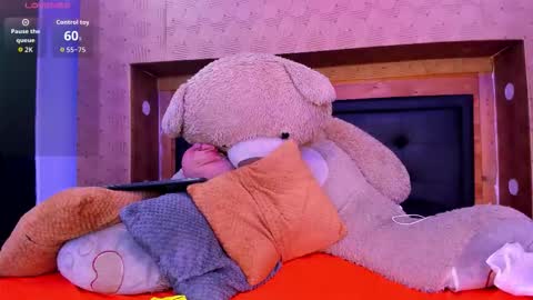 Snapshot of twogirlswitteeth chatting on 12/19/25, 11:06 twogirlswitteeth online show from 12/19/25, 11:06