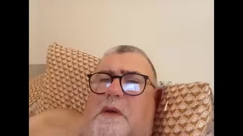 twohats2810 online show from 12/01/25, 07:08