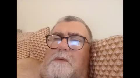 twohats2810 online show from 12/19/25, 07:54