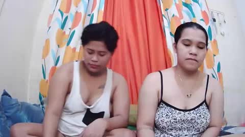 Snapshot of twowetcuties chatting on 02/05/25, 02:40 Lyn and lea online show from 02/05/25, 02:40