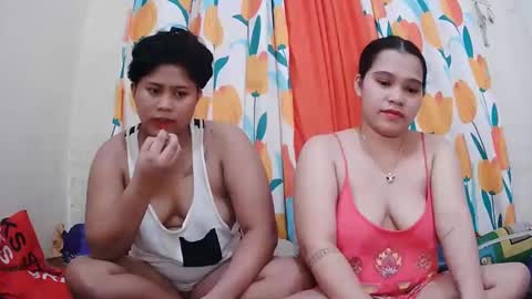 Snapshot of twowetcuties chatting on 02/12/25, 02:35 Lyn and lea online show from 02/12/25, 02:35