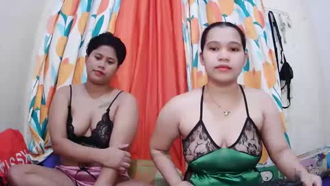Snapshot of twowetcuties chatting on 02/19/25, 11:36 Lyn and lea online show from 02/19/25, 11:36