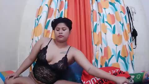 Snapshot of twowetcuties chatting on 02/20/25, 05:44 Lyn and lea online show from 02/20/25, 05:44