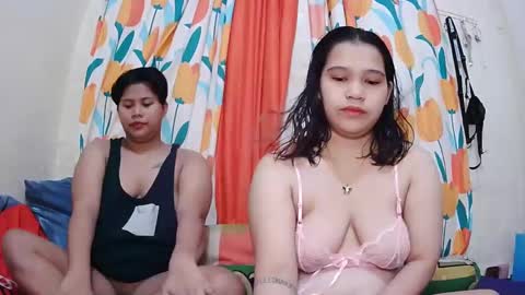 Snapshot of twowetcuties chatting on 02/20/25, 11:43 Lyn and lea online show from 02/20/25, 11:43
