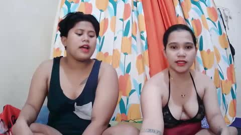 Snapshot of twowetcuties chatting on 02/28/25, 09:36 Lyn and lea online show from 02/28/25, 09:36