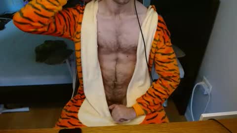 twunkyfitstud online show from 10/31/25, 09:16