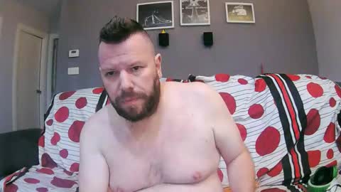 Snapshot of txan9876 chatting on 12/19/25, 10:39 Txan Chan online show from 12/19/25, 10:39