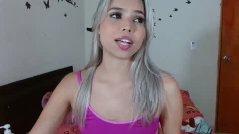 Snapshot of tyfanny19 chatting on 01/30/25, 01:55 tyfanny19 online show from 01/30/25, 01:55