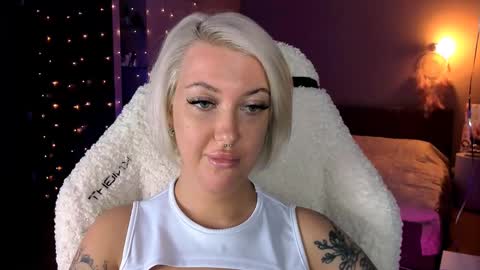 Snapshot of tykioty_miley chatting on 12/11/24, 02:44 Miley online show from 12/11/24, 02:44