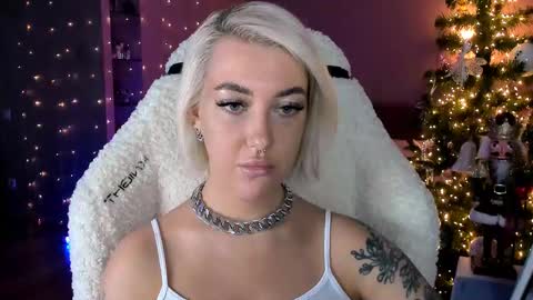 Snapshot of tykioty_miley chatting on 12/29/24, 11:29 Miley online show from 12/29/24, 11:29