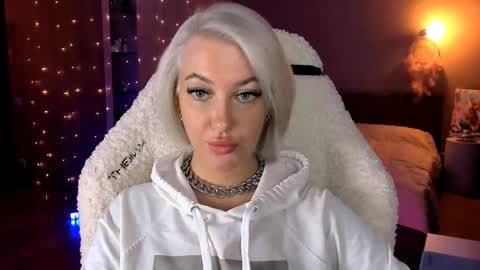 Snapshot of tykioty_miley chatting on 01/26/25, 02:41 Miley online show from 01/26/25, 02:41