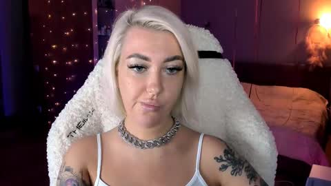 Snapshot of tykioty_miley chatting on 02/24/25, 03:42 Miley online show from 02/24/25, 03:42