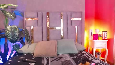 tyla_ks online show from 09/16/25, 08:10