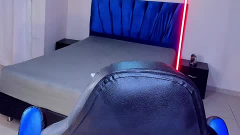 tyler_bell_ online show from 04/07/26, 03:07