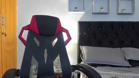 tyler_hank1 online show from 05/22/26, 11:16