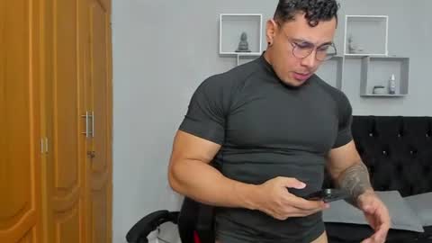 tyler_hank1 online show from 06/27/26, 12:48