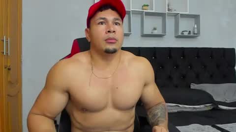 tyler_hank1 online show from 07/05/26, 11:12