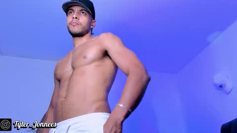 Snapshot of tyler_jonnes chatting on 10/20/25, 10:32 Tyler online show from 10/20/25, 10:32