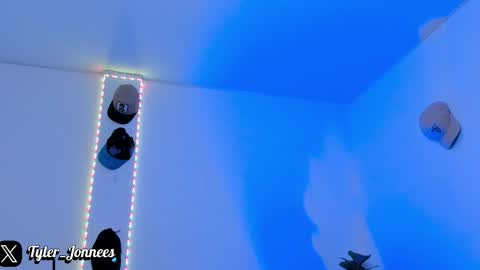 Snapshot of tyler_jonnes chatting on 11/23/25, 11:37 Tyler online show from 11/23/25, 11:37