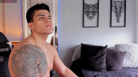 Snapshot of tyler_muscle chatting on 12/14/24, 02:21 David online show from 12/14/24, 02:21