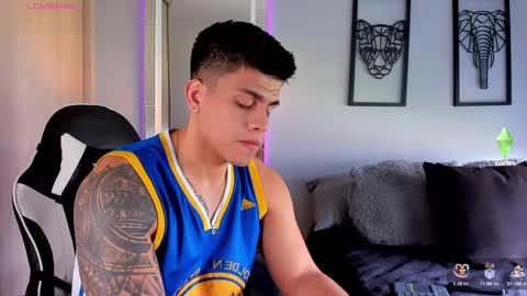 Snapshot of tyler_muscle chatting on 01/04/25, 02:35 David online show from 01/04/25, 02:35