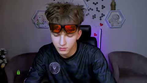 Snapshot of tyler_sparks_ chatting on 09/18/25, 07:38 tyler_sparks_ online show from 09/18/25, 07:38