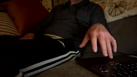 Snapshot of tylercarpenter chatting on 10/26/25, 09:37 Tyuncutcarpenter online show from 10/26/25, 09:37