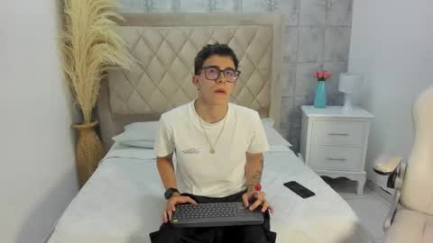 Snapshot of tylercross_ chatting on 03/17/26, 08:45 Tyler online show from 03/17/26, 08:45
