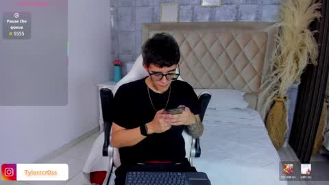 Snapshot of tylercross_ chatting on 04/05/26, 08:28 Tyler online show from 04/05/26, 08:28