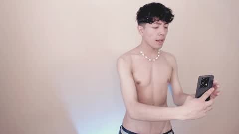 Snapshot of tylhugedoom chatting on 01/17/25, 02:28 Tylhugedoom online show from 01/17/25, 02:28