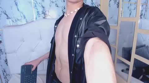 Snapshot of tylhugedoom chatting on 01/22/25, 05:17 Tylhugedoom online show from 01/22/25, 05:17