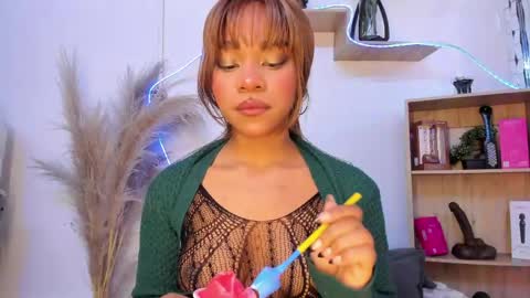 tylla__ online show from 04/12/26, 11:21