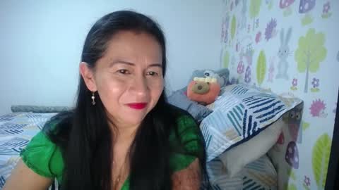Snapshot of tyna_b chatting on 06/15/26, 11:18 Tyna online show from 06/15/26, 11:18