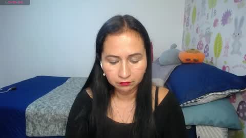 Snapshot of tyna_b chatting on 06/27/26, 12:59 Tyna online show from 06/27/26, 12:59