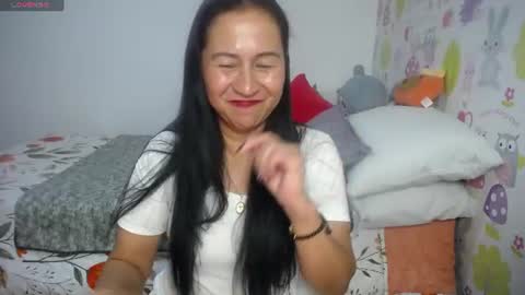 Snapshot of tyna_b chatting on 07/11/26, 09:27 Tyna online show from 07/11/26, 09:27