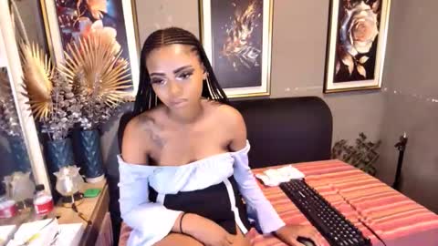 Snapshot of tyrabangz chatting on 11/07/25, 10:15 Tyra online show from 11/07/25, 10:15