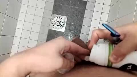 Snapshot of tyrael699 chatting on 12/15/25, 09:35 Emil online show from 12/15/25, 09:35