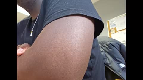 Snapshot of tyroneall chatting on 10/30/25, 02:07 tyroneall online show from 10/30/25, 02:07