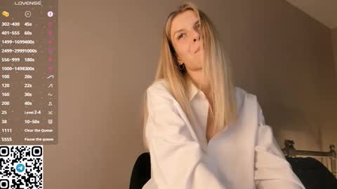 Snapshot of tyty_pupu chatting on 09/25/25, 06:55 Christine 3 Next broadcast tomorrow at 2100 GMT 5 online show from 09/25/25, 06:55