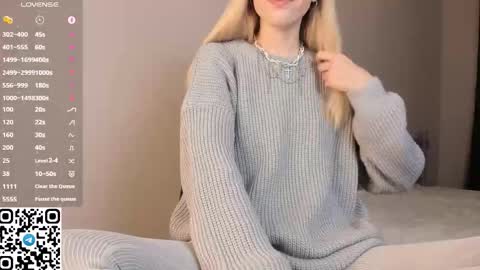 Snapshot of tyty_pupu chatting on 10/08/25, 07:11 Christine 3 Next broadcast tomorrow at 2100 GMT 5 online show from 10/08/25, 07:11