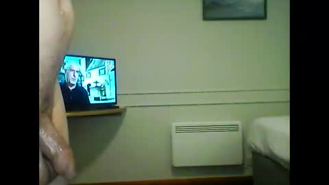 Snapshot of ukfitxxxx chatting on 10/24/25, 09:44 ukfitxxxx online show from 10/24/25, 09:44