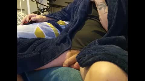 Snapshot of ukpeterfat9 chatting on 11/17/25, 01:33 ukpeterfat9 online show from 11/17/25, 01:33