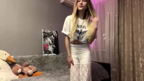 Vikki online show from 11/29/25, 06:44