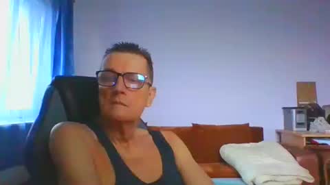 Snapshot of ulmeni7 chatting on 12/14/25, 08:09 ulmeni7 online show from 12/14/25, 08:09