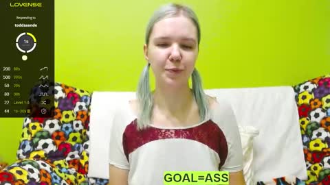 Snapshot of ultra_meow chatting on 02/07/25, 12:09 Roxy online show from 02/07/25, 12:09